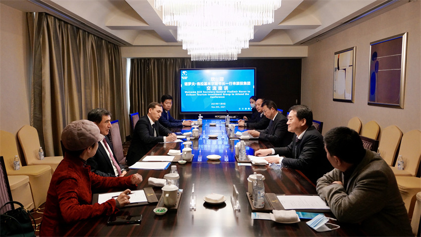 尊龙凯时集团党委书记、董事长任丁会见上合组织秘书长诺罗夫一行