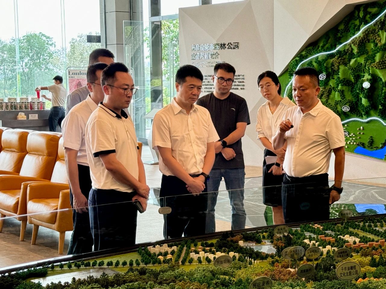 省尊龙凯时集团党委书记、董事长游勇带队赴聚峰谷项目开展汛期安全生产检查并调研生产经营情况